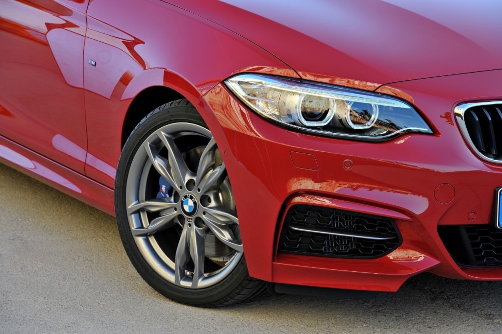BMW M235i launch red front light and wheel closeup (1280x853)
